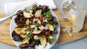 Ensalada de lentejas, peras y parmesano