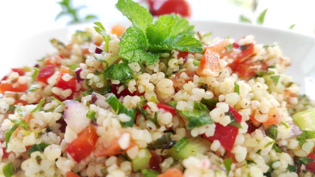 Ensalada de perejil, tomate y trigo bulgur