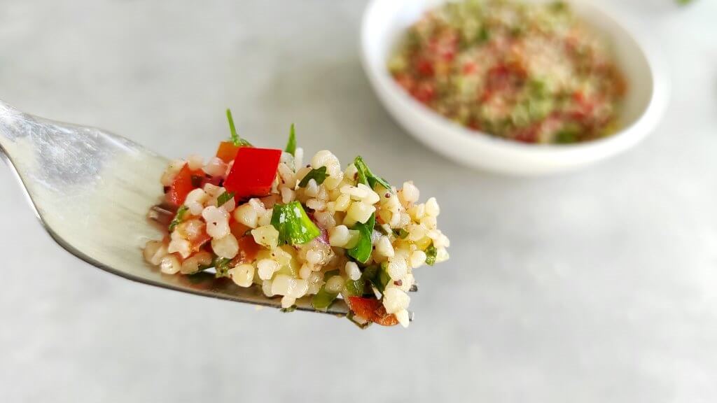 Ensalada de perejil, tomate y trigo bulgur