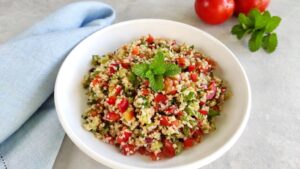 Ensalada de perejil, tomate y trigo bulgur