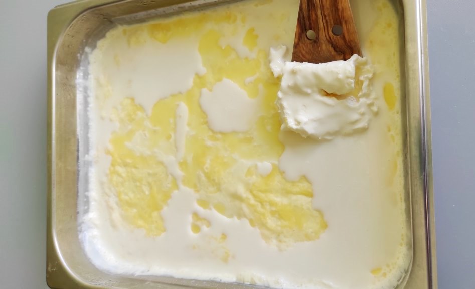 Cómo hacer clotted cream casera para acompañar los scones - El horno de  vapor