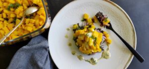 Ensalada tibia de mango y lenteja pardina con parchita y cilantro