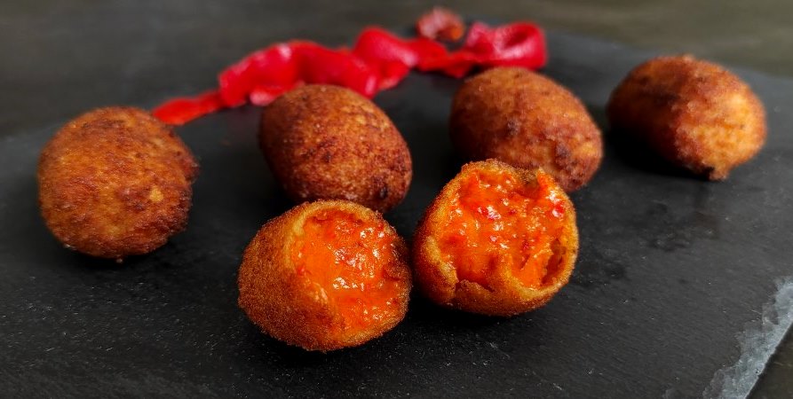 Croquetas de pimiento asado y chorizo