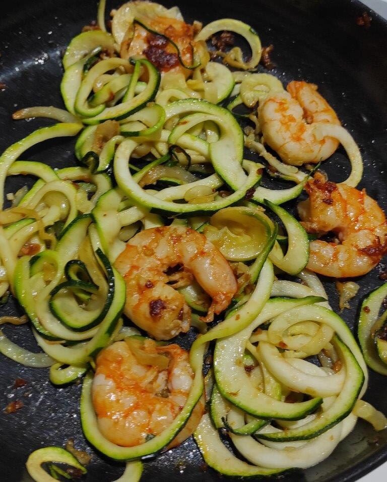 Espaguetis de calabacín con gambas