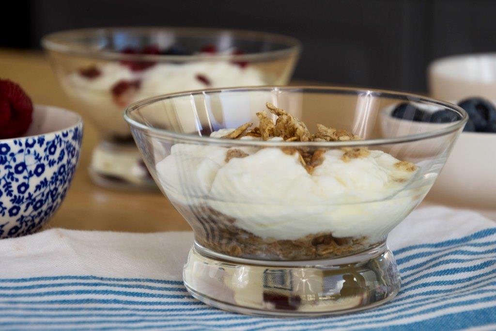 Yogur con cereales y fruta