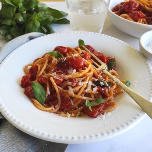 pasta-tomates-cherry-albahaca